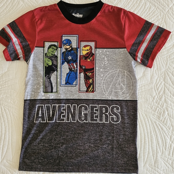 Avengers T-Shirt Y/L - Picture 1 of 6
